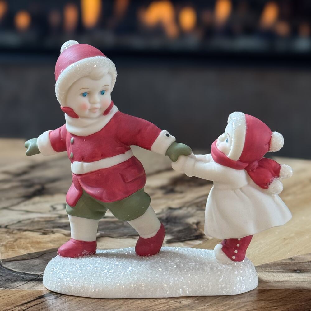 2002 Department 56 "Take My Hand" Simple Traditions Holly Lane Figurine, Holiday - Picture 2 of 14